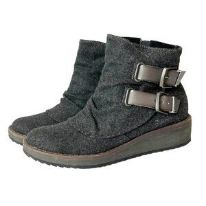 Blowfish “Cocoa” Gray Flannel Side Zipper COMFORT Low Wedge Ankle Boots B130 Sz